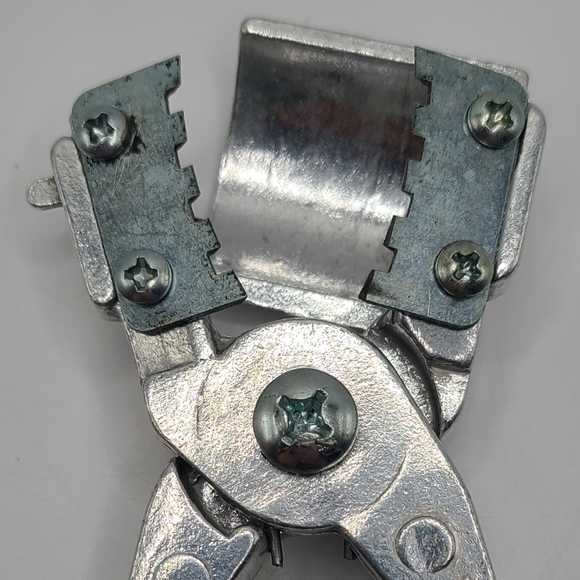 T.V.C Willis Texas Vintage Bladed Nut Sheller Nut Cracker Crab Lobster Cracker - Picture 3 of 7